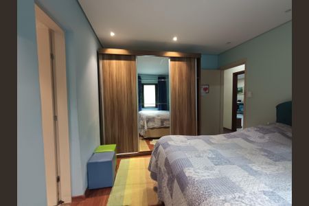 Casa à venda com 200m², 4 quartos e 3 vagas Casa à venda com 200m², 4 quartos e 3 vagasSuite