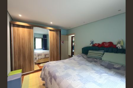 Casa à venda com 200m², 4 quartos e 3 vagas Casa à venda com 200m², 4 quartos e 3 vagasSuite