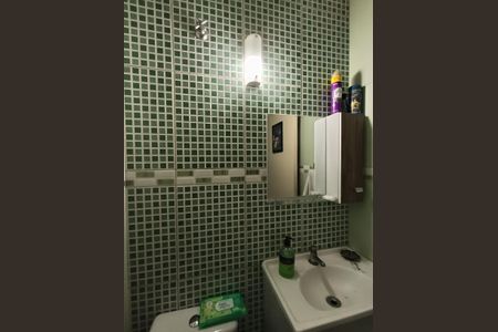 Casa à venda com 200m², 4 quartos e 3 vagas Casa à venda com 200m², 4 quartos e 3 vagasLavabo