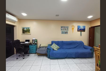 Casa à venda com 200m², 4 quartos e 3 vagas Casa à venda com 200m², 4 quartos e 3 vagasSala