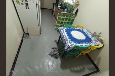 Casa à venda com 200m², 4 quartos e 3 vagas Casa à venda com 200m², 4 quartos e 3 vagasCozinha