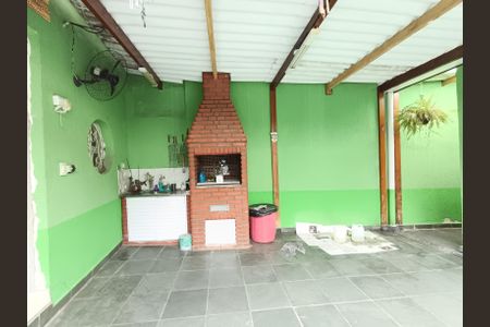 Casa à venda com 200m², 4 quartos e 3 vagas Casa à venda com 200m², 4 quartos e 3 vagasÁrea Externa