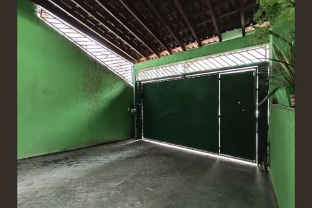 Casa à venda com 200m², 4 quartos e 3 vagas Casa à venda com 200m², 4 quartos e 3 vagasGaragem