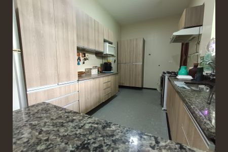 Casa à venda com 200m², 4 quartos e 3 vagas Casa à venda com 200m², 4 quartos e 3 vagasCozinha