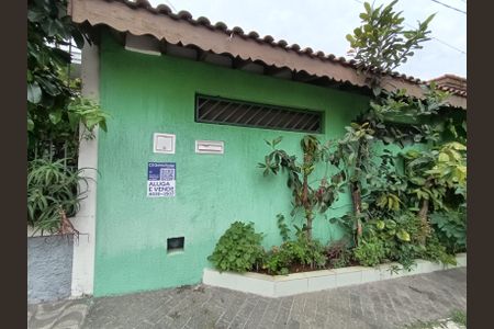 Casa à venda com 200m², 4 quartos e 3 vagas Casa à venda com 200m², 4 quartos e 3 vagasFachada