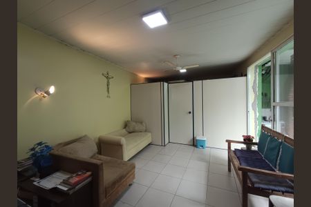 Casa à venda com 200m², 4 quartos e 3 vagas Casa à venda com 200m², 4 quartos e 3 vagasSala Edícula