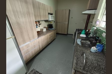 Casa à venda com 200m², 4 quartos e 3 vagas Casa à venda com 200m², 4 quartos e 3 vagasCozinha