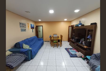 Casa à venda com 200m², 4 quartos e 3 vagas Casa à venda com 200m², 4 quartos e 3 vagasSala