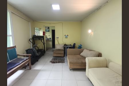 Casa à venda com 200m², 4 quartos e 3 vagas Casa à venda com 200m², 4 quartos e 3 vagasSala Edícula