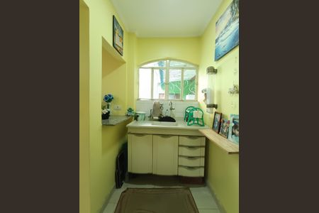 Casa à venda com 200m², 4 quartos e 3 vagas Casa à venda com 200m², 4 quartos e 3 vagasCozinha Edícula