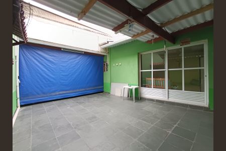 Casa à venda com 200m², 4 quartos e 3 vagas Casa à venda com 200m², 4 quartos e 3 vagasÁrea Externa