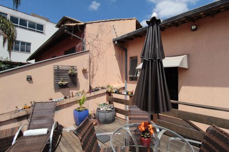 Casa à venda com 375m², 3 quartos e 3 vagasDeck