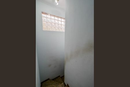 Casa à venda com 220m², 3 quartos e 2 vagas Casa à venda com 220m², 3 quartos e 2 vagasEscada