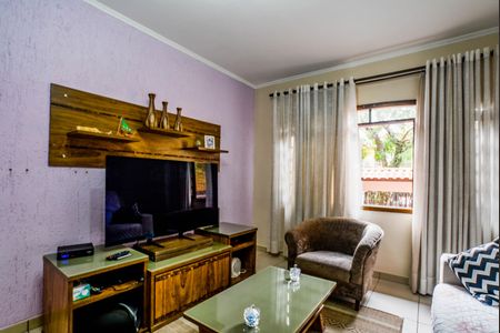 Casa à venda com 220m², 3 quartos e 2 vagas Casa à venda com 220m², 3 quartos e 2 vagasSala