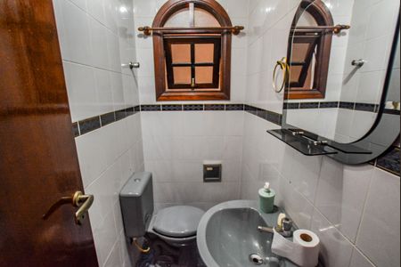 Casa à venda com 220m², 3 quartos e 2 vagas Casa à venda com 220m², 3 quartos e 2 vagasLavabo