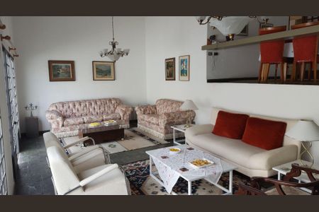 Casa à venda com 4 quartos, 287m² em Vila Carrão, São Paulo