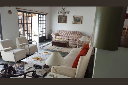 Casa à venda com 4 quartos, 287m² em Vila Carrão, São Paulo