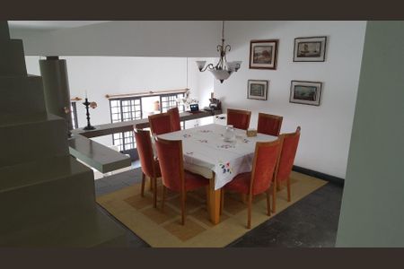 Casa à venda com 4 quartos, 287m² em Vila Carrão, São Paulo