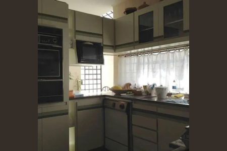 Casa à venda com 4 quartos, 287m² em Vila Carrão, São Paulo