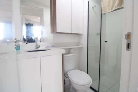 Banheiro de apartamento para alugar com 2 quartos, 35m² em Jardim Itacolomi, São Paulo