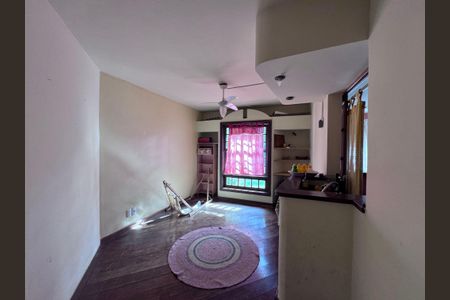 Casa à venda com 360m², 4 quartos e 3 vagasSala