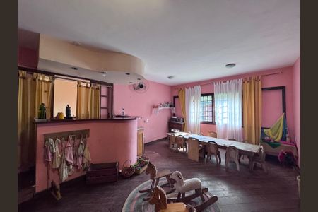 Casa à venda com 360m², 4 quartos e 3 vagasSala