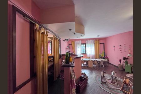 Casa à venda com 360m², 4 quartos e 3 vagasSala