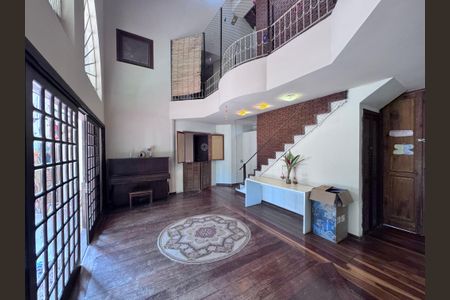 Casa à venda com 360m², 4 quartos e 3 vagasSala