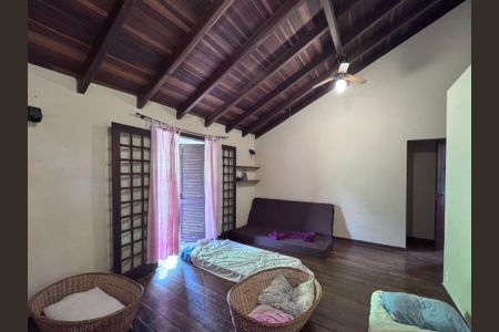 Casa à venda com 360m², 4 quartos e 3 vagasSuíte