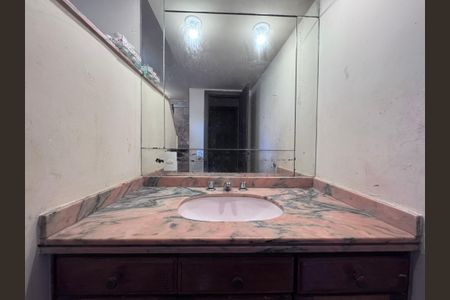 Casa à venda com 360m², 4 quartos e 3 vagasBanheiro Social