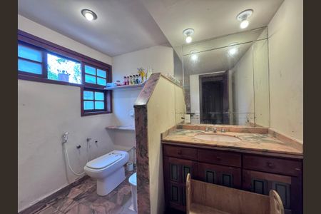 Casa à venda com 360m², 4 quartos e 3 vagasBanheiro Social