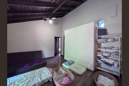 Casa à venda com 360m², 4 quartos e 3 vagasSuíte