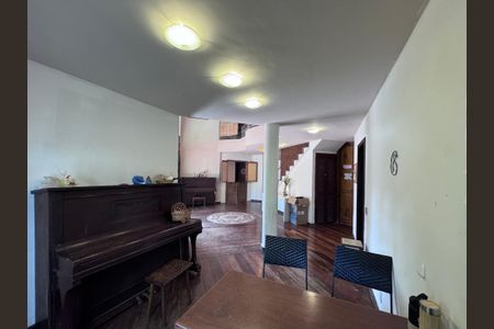 Casa à venda com 360m², 4 quartos e 3 vagasSala