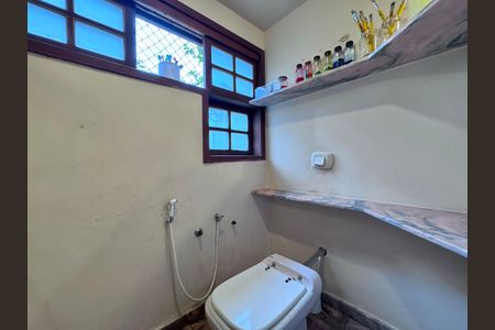 Casa à venda com 360m², 4 quartos e 3 vagasBanheiro Social