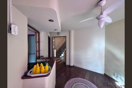 Casa à venda com 360m², 4 quartos e 3 vagasSala