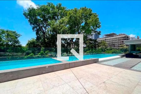 Apartamento à venda com 244m², 3 quartos e 3 vagasÁrea comum - Piscina