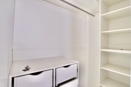 Apartamento para alugar com 67m², 2 quartos e 1 vaga Apartamento para alugar com 67m², 2 quartos e 1 vagaCloset do quarto 2