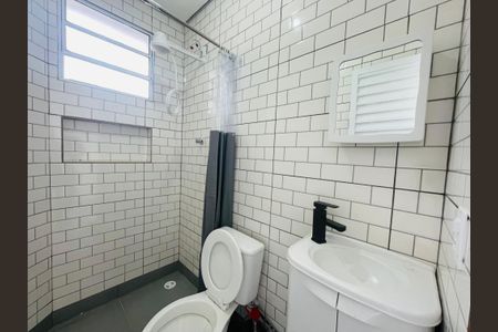 Banheiro de kitnet/studio para alugar com 1 quarto, 22m² em Portal dos Gramados, Guarulhos