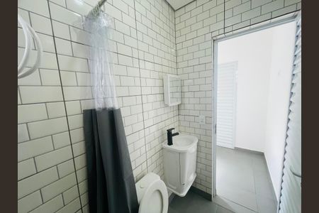 Banheiro de kitnet/studio para alugar com 1 quarto, 22m² em Portal dos Gramados, Guarulhos