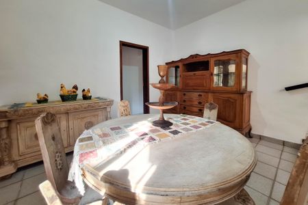 Casa à venda com 295m², 5 quartos e 5 vagas Casa à venda com 295m², 5 quartos e 5 vagasCopa