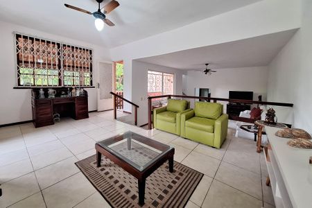 Casa à venda com 295m², 5 quartos e 5 vagas Casa à venda com 295m², 5 quartos e 5 vagasSala