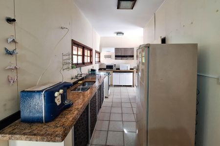 Casa à venda com 295m², 5 quartos e 5 vagas Casa à venda com 295m², 5 quartos e 5 vagasCozinha