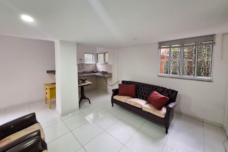 Casa à venda com 295m², 5 quartos e 5 vagas Casa à venda com 295m², 5 quartos e 5 vagasEdícula Sala