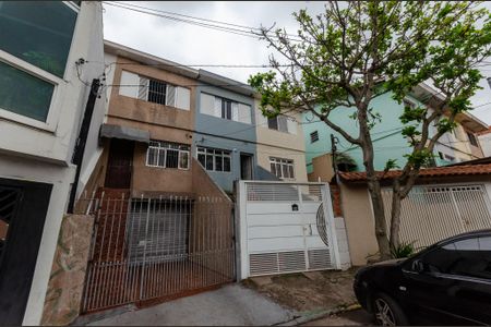 Casa à venda com 122m², 2 quartos e 2 vagas Casa à venda com 122m², 2 quartos e 2 vagasFachada