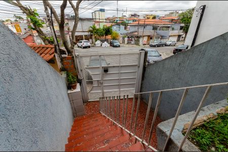 Casa à venda com 122m², 2 quartos e 2 vagas Casa à venda com 122m², 2 quartos e 2 vagasEscada
