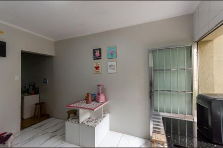 Casa à venda com 122m², 2 quartos e 2 vagas Casa à venda com 122m², 2 quartos e 2 vagasCozinha