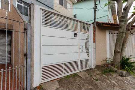 Casa à venda com 122m², 2 quartos e 2 vagas Casa à venda com 122m², 2 quartos e 2 vagasFachada