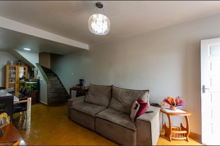 Casa à venda com 122m², 2 quartos e 2 vagas Casa à venda com 122m², 2 quartos e 2 vagasSala