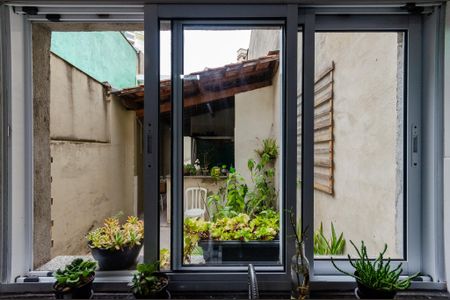 Casa à venda com 122m², 2 quartos e 2 vagas Casa à venda com 122m², 2 quartos e 2 vagasCozinha