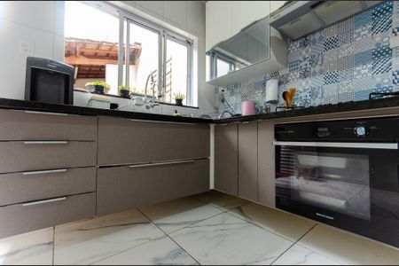 Casa à venda com 122m², 2 quartos e 2 vagas Casa à venda com 122m², 2 quartos e 2 vagasCozinha